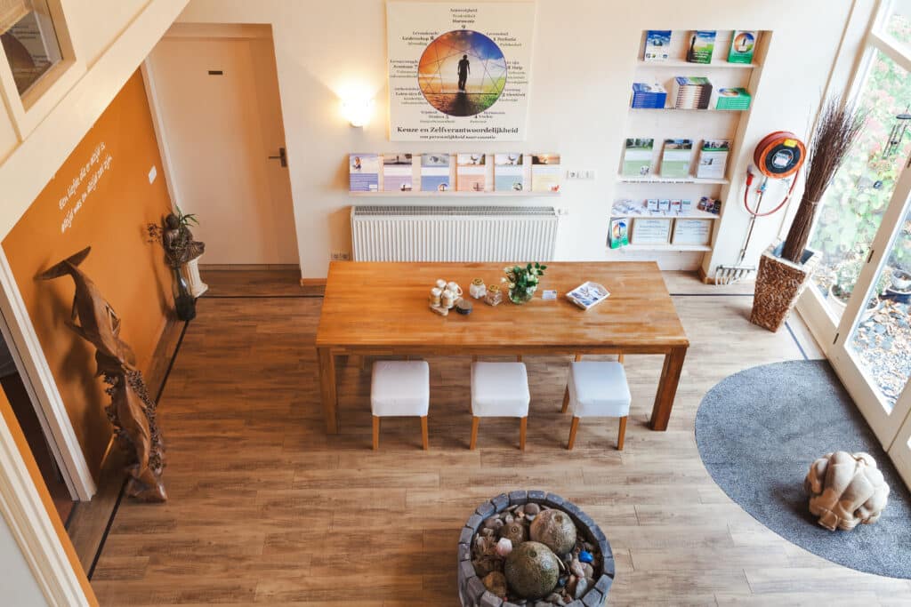 Gezellige open ruimte bij het Breathfulness Center