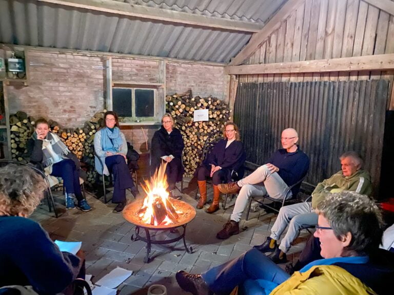 Kampvuur in de kapschuur bij de retreat